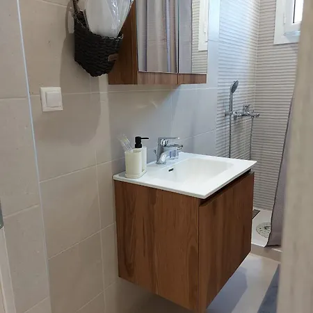 Vakantiehuis Niki Thalia 3 *