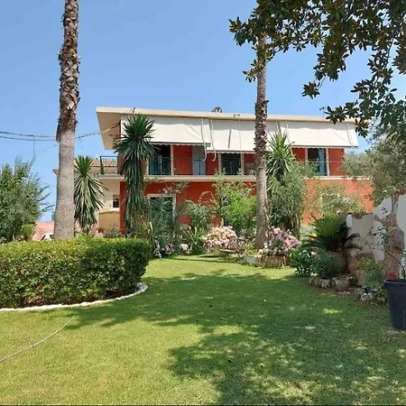 Vakantiehuis Niki Thalia 3 *