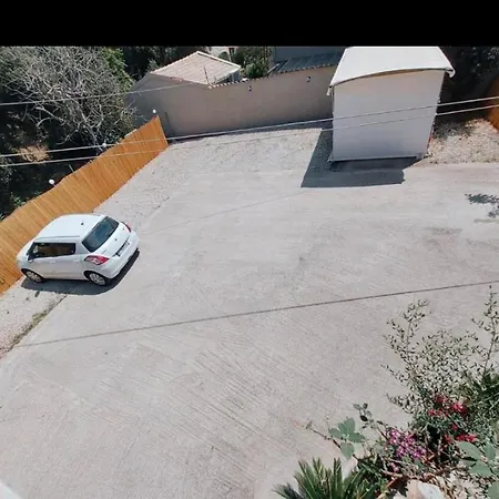 Vakantiehuis Niki Thalia 3 *